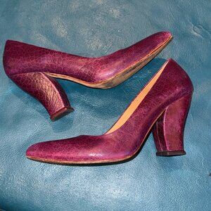 John Fluevog Gail Croc Embossed Pumps - 8.5